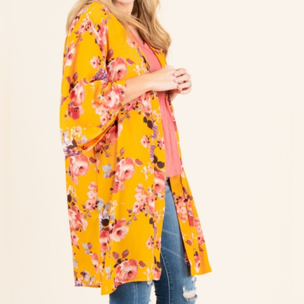 Agnes & Dora Gold Floral Kimono